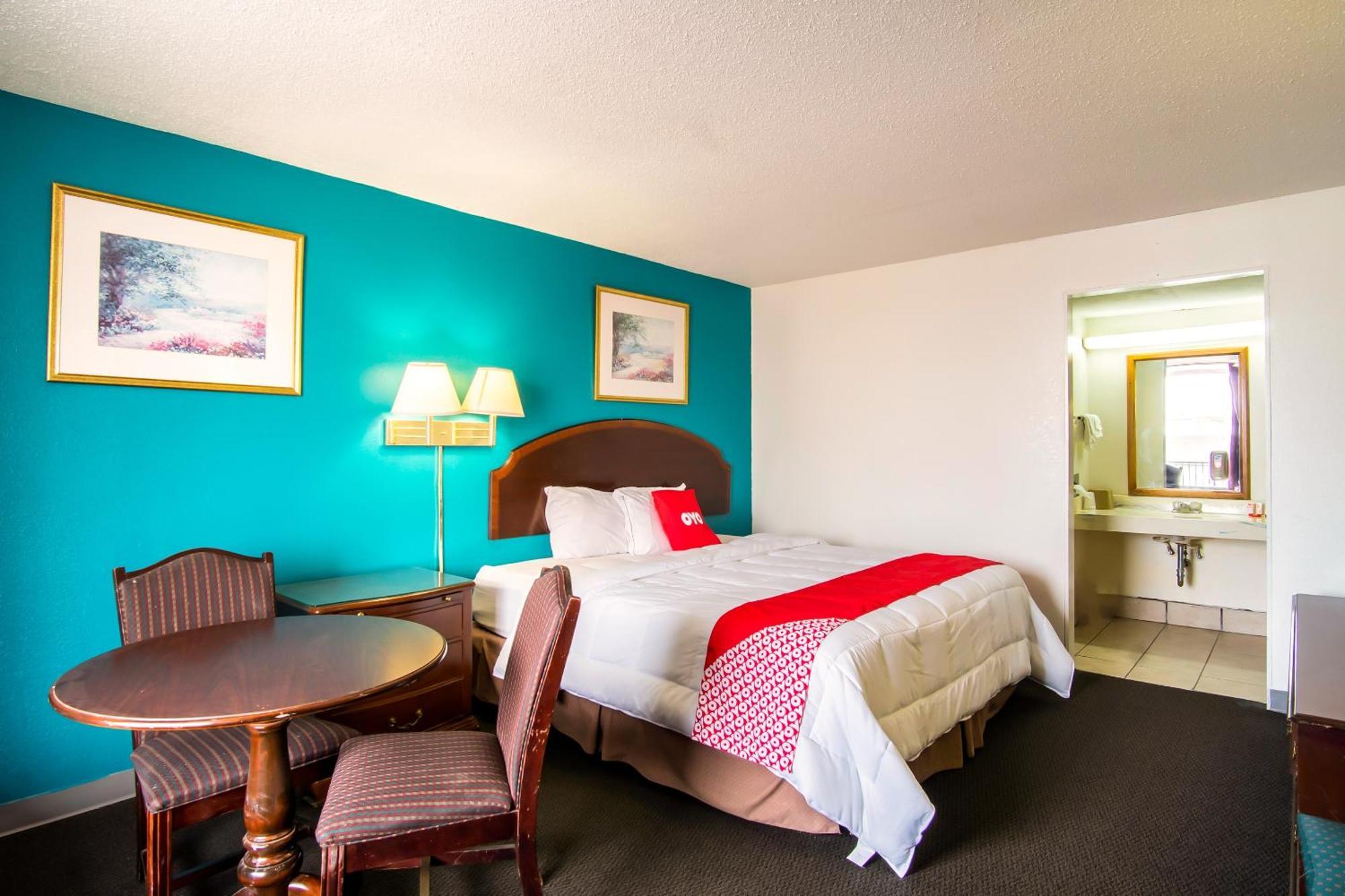 Oyo Hotel Hutchinson West 4Th Ave מראה חיצוני תמונה