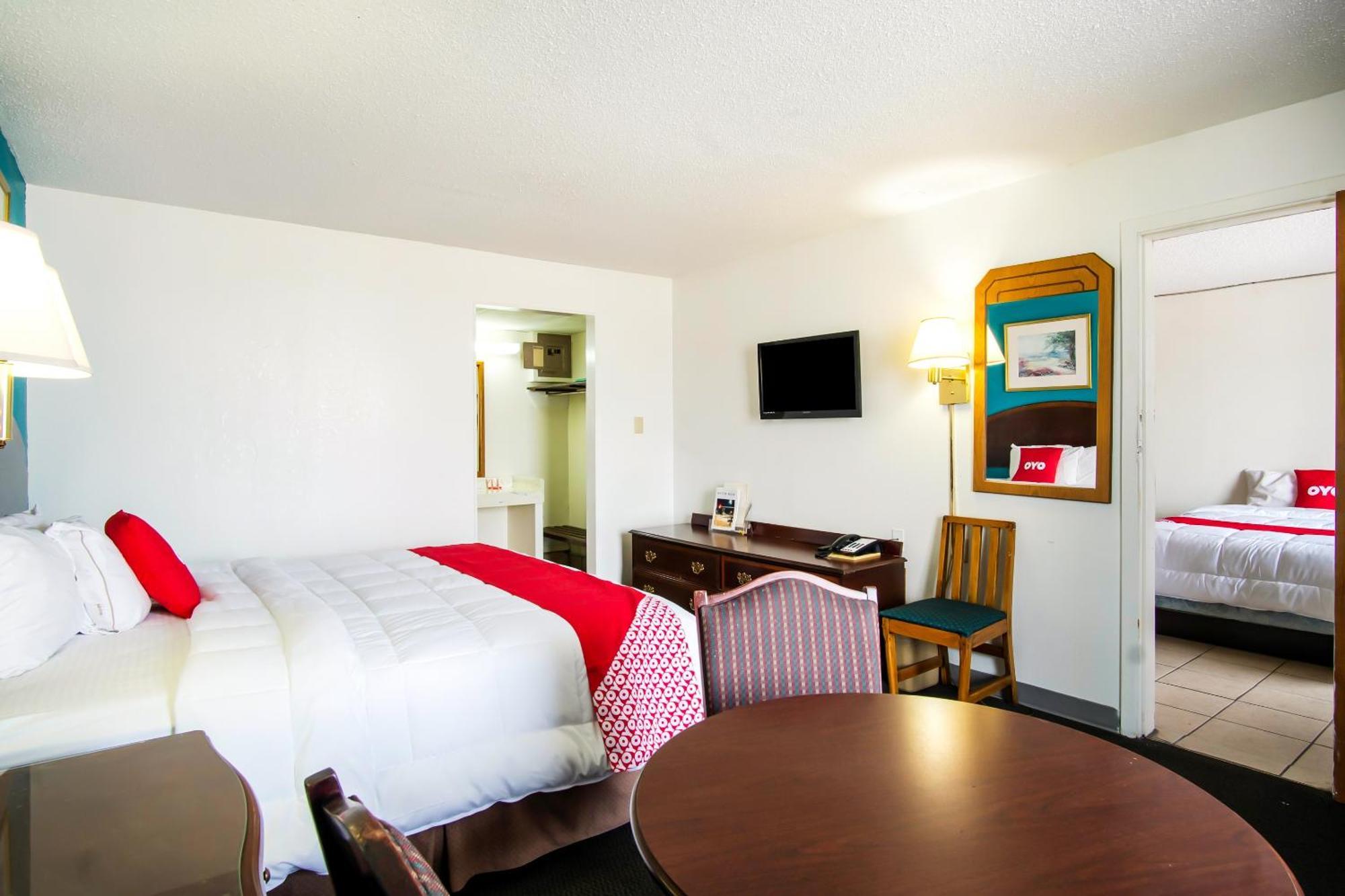 Oyo Hotel Hutchinson West 4Th Ave מראה חיצוני תמונה