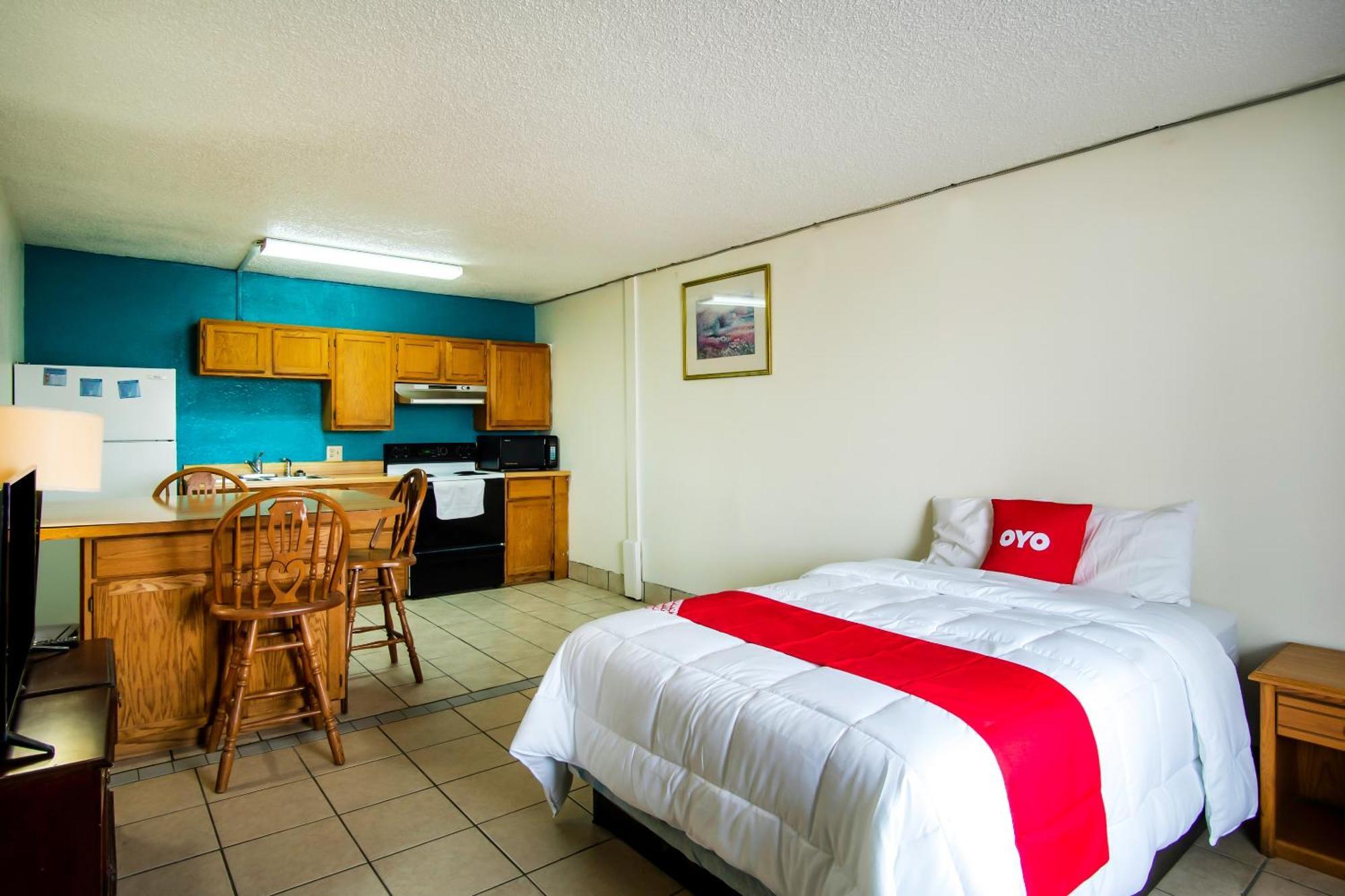 Oyo Hotel Hutchinson West 4Th Ave מראה חיצוני תמונה