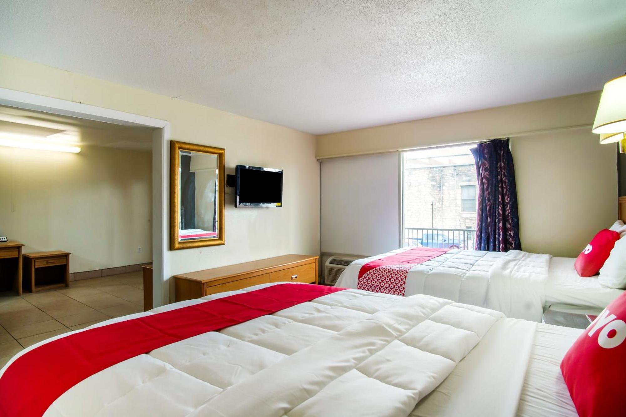 Oyo Hotel Hutchinson West 4Th Ave מראה חיצוני תמונה