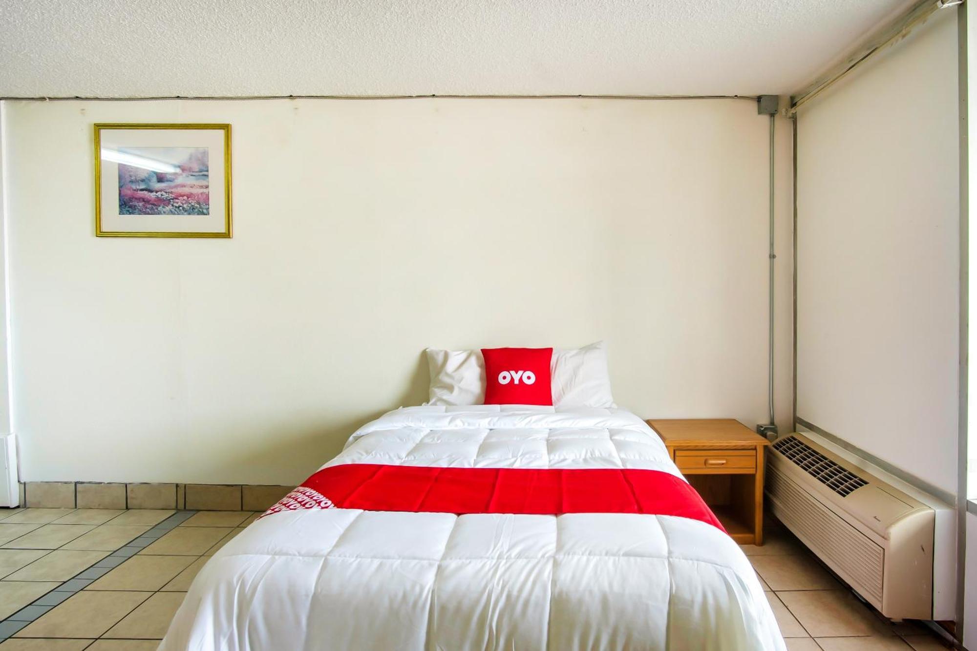 Oyo Hotel Hutchinson West 4Th Ave מראה חיצוני תמונה
