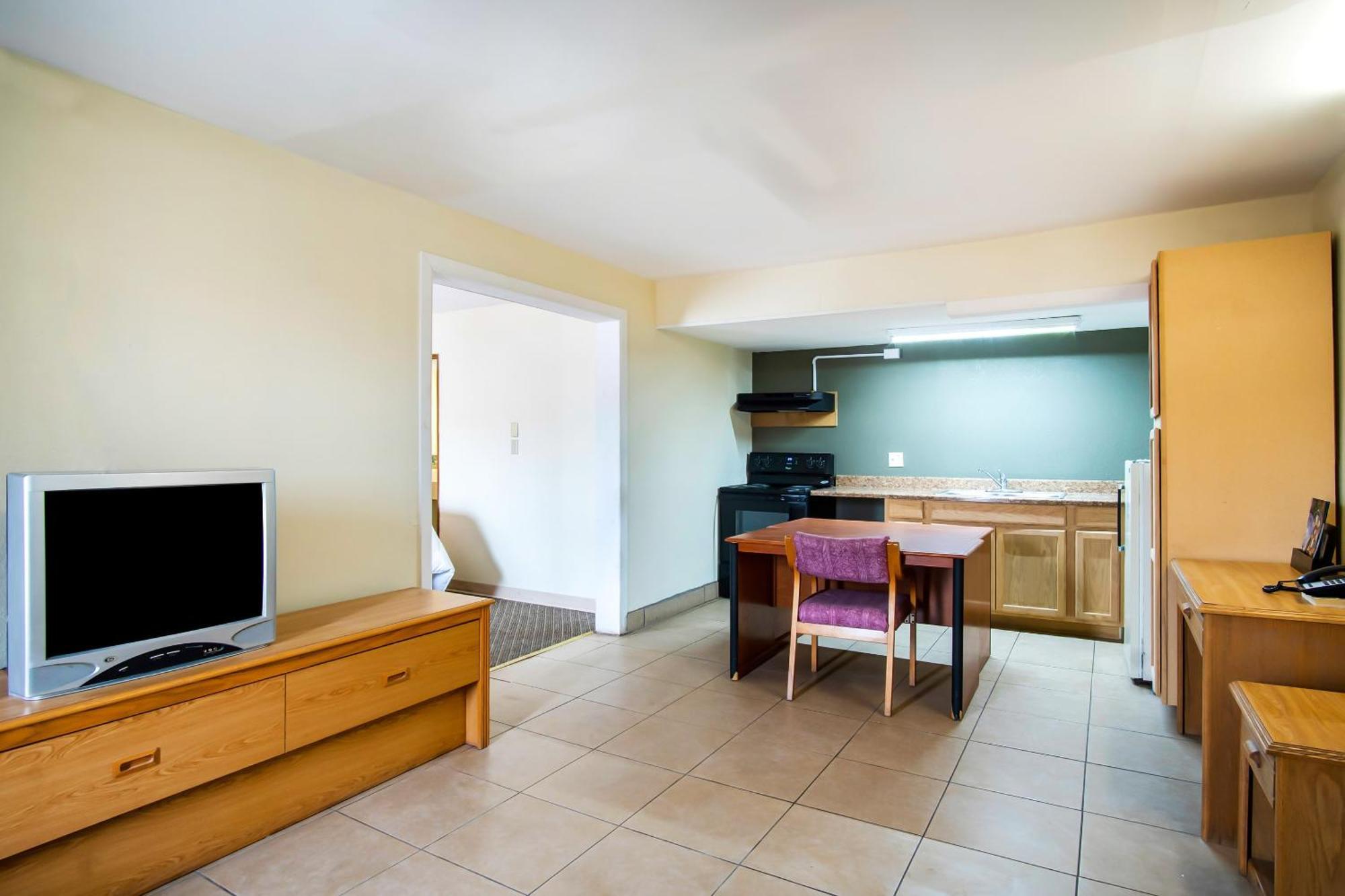 Oyo Hotel Hutchinson West 4Th Ave מראה חיצוני תמונה