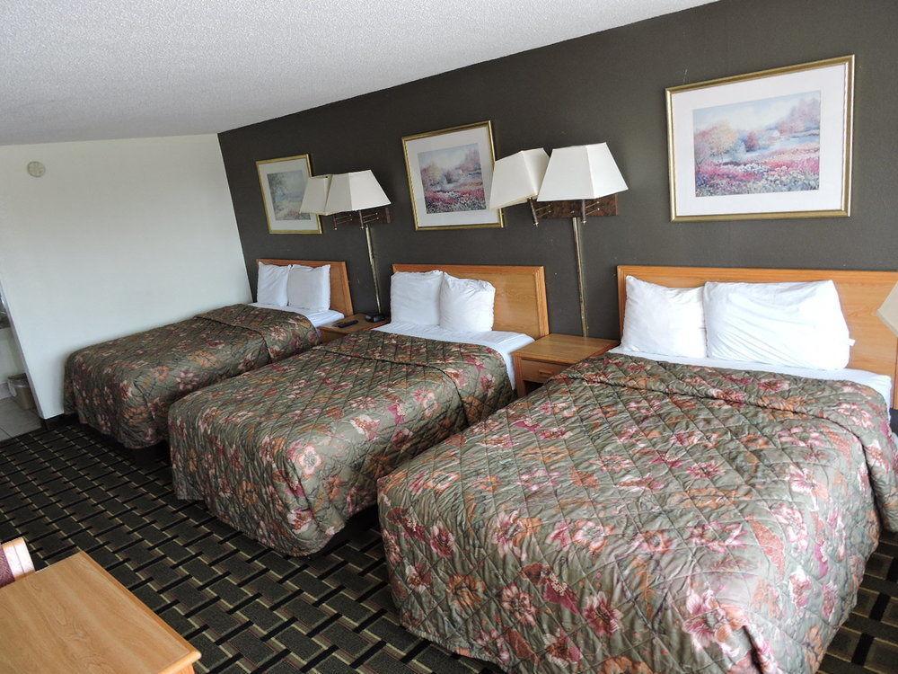 Oyo Hotel Hutchinson West 4Th Ave מראה חיצוני תמונה