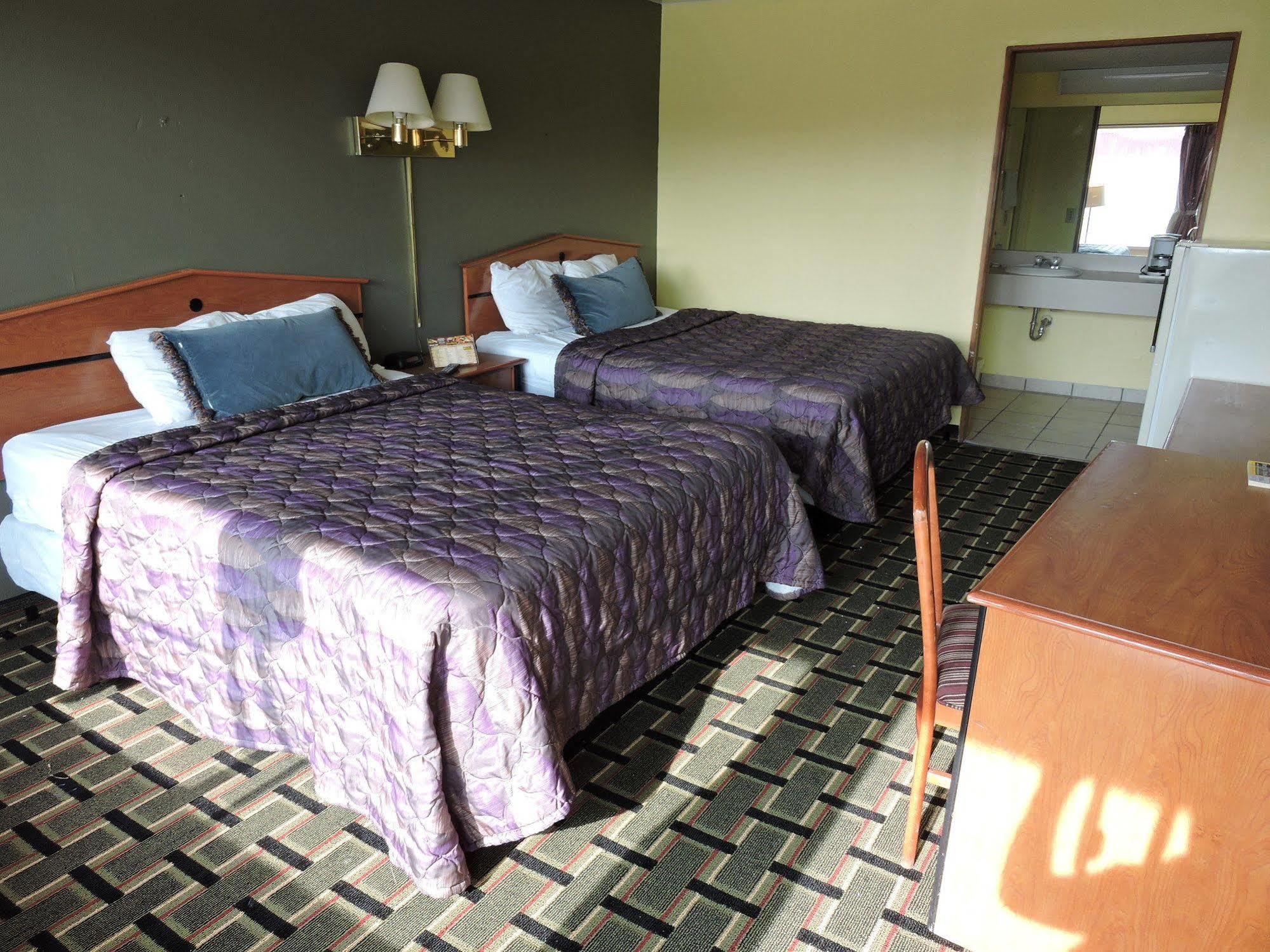 Oyo Hotel Hutchinson West 4Th Ave מראה חיצוני תמונה