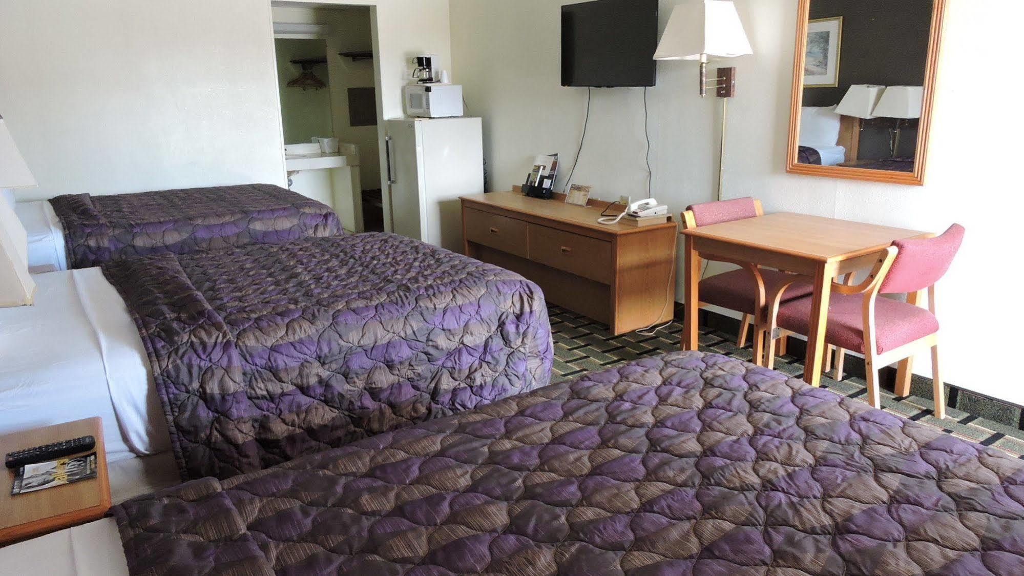 Oyo Hotel Hutchinson West 4Th Ave מראה חיצוני תמונה
