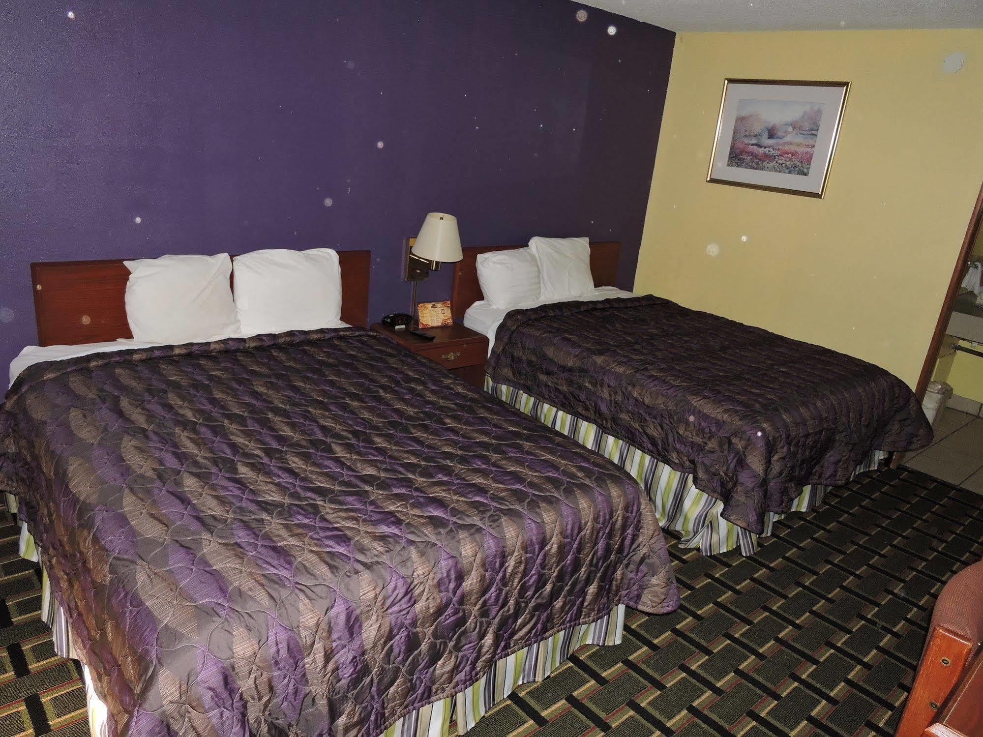 Oyo Hotel Hutchinson West 4Th Ave מראה חיצוני תמונה