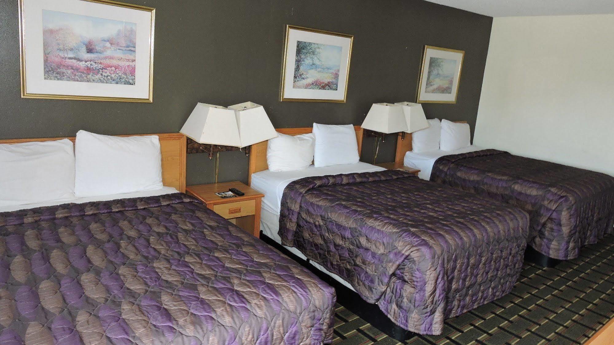 Oyo Hotel Hutchinson West 4Th Ave מראה חיצוני תמונה